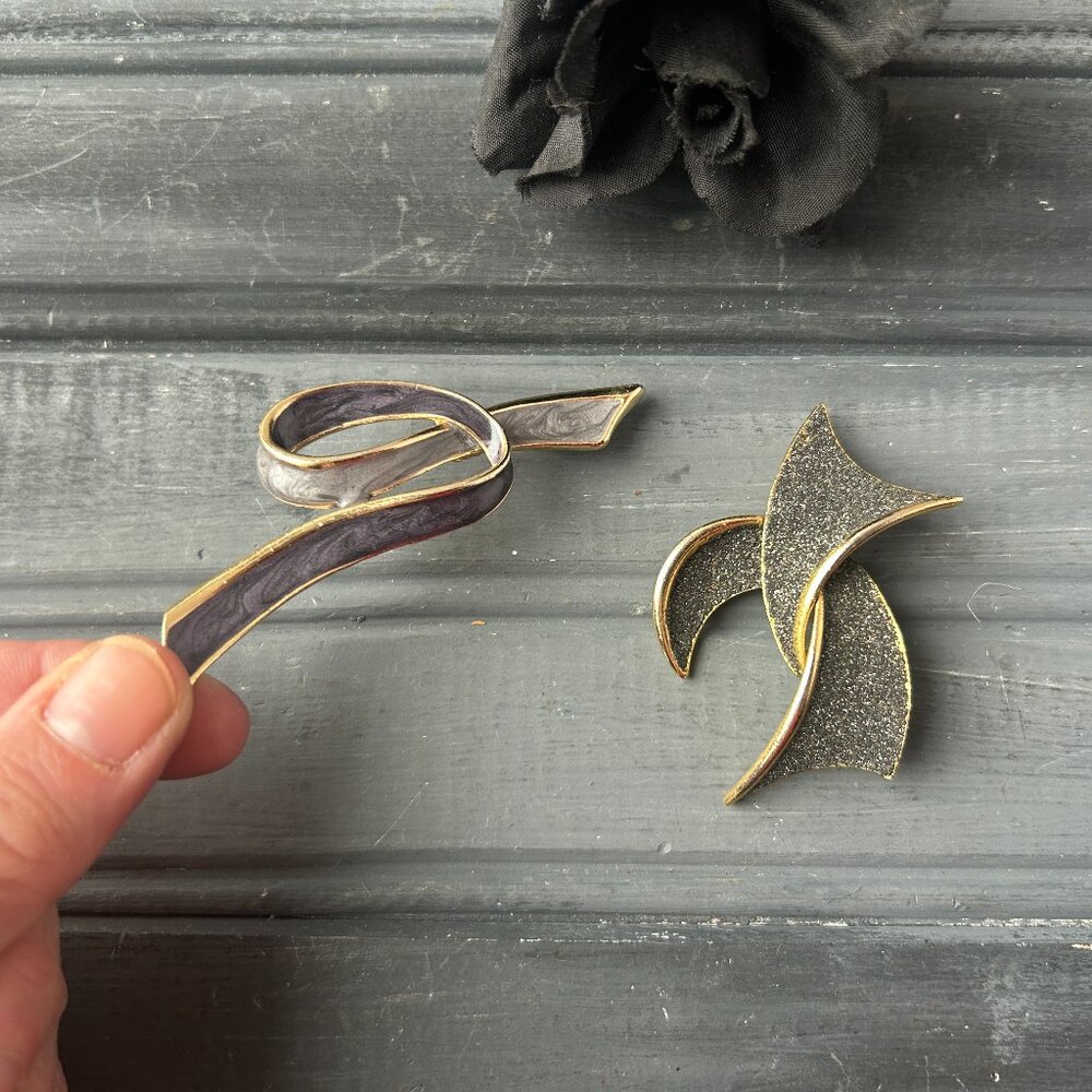 Gray Brooch Lot (Lot of 2)